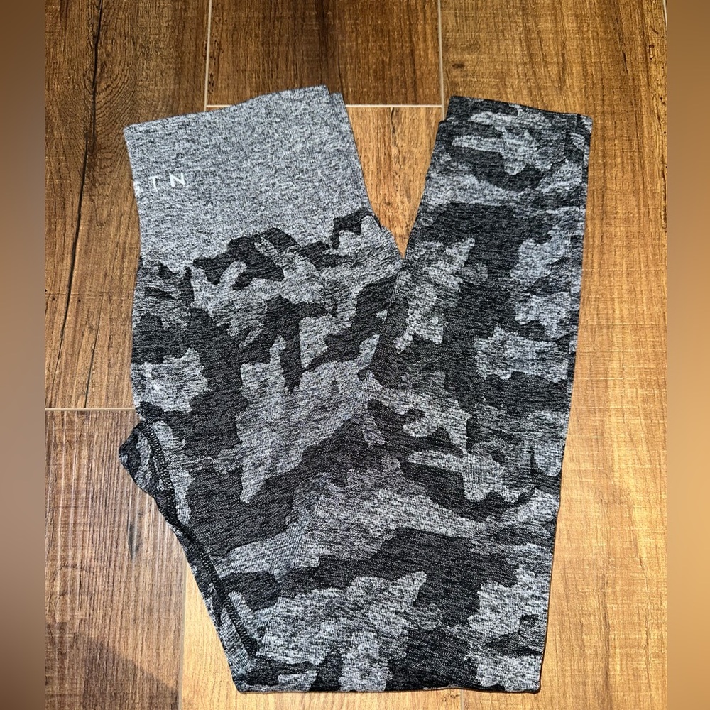 NVGTN leggings, seamless size medium